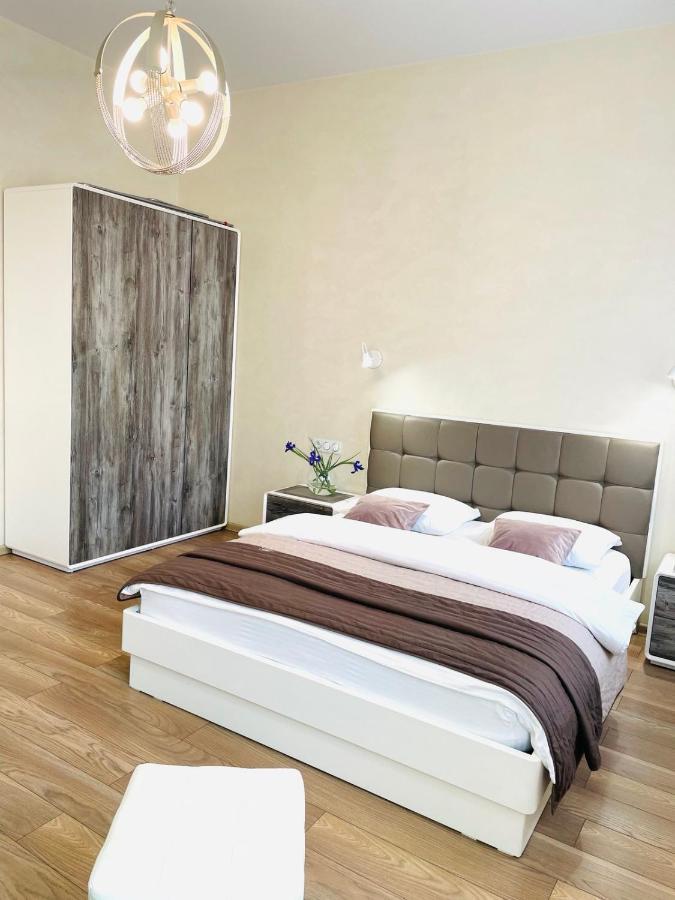 Apartment Жд Вокзал, Центр Lviv Exteriör bild