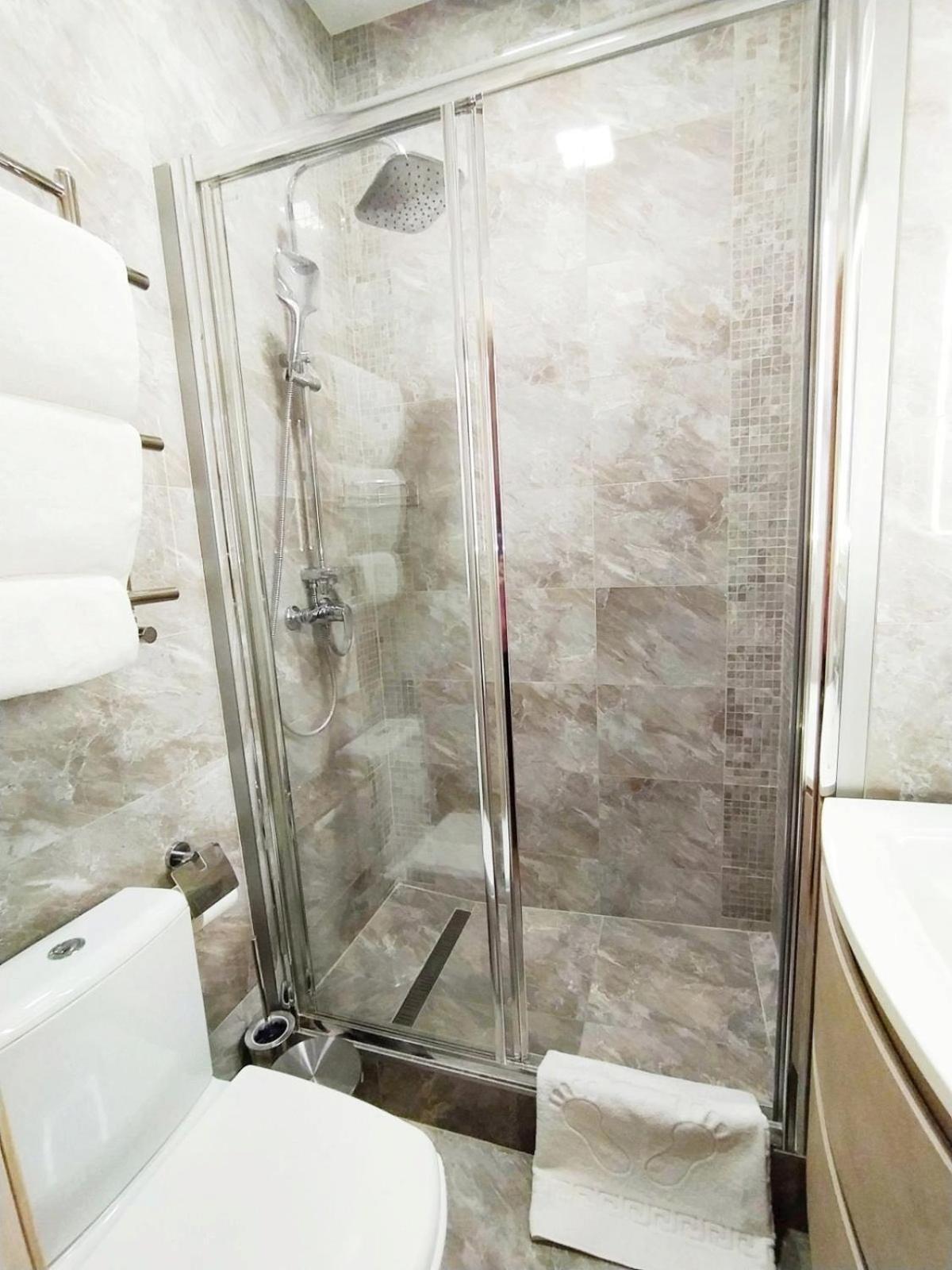 Apartment Жд Вокзал, Центр Lviv Rum bild